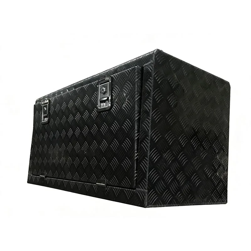 Кутија со алатки под телото